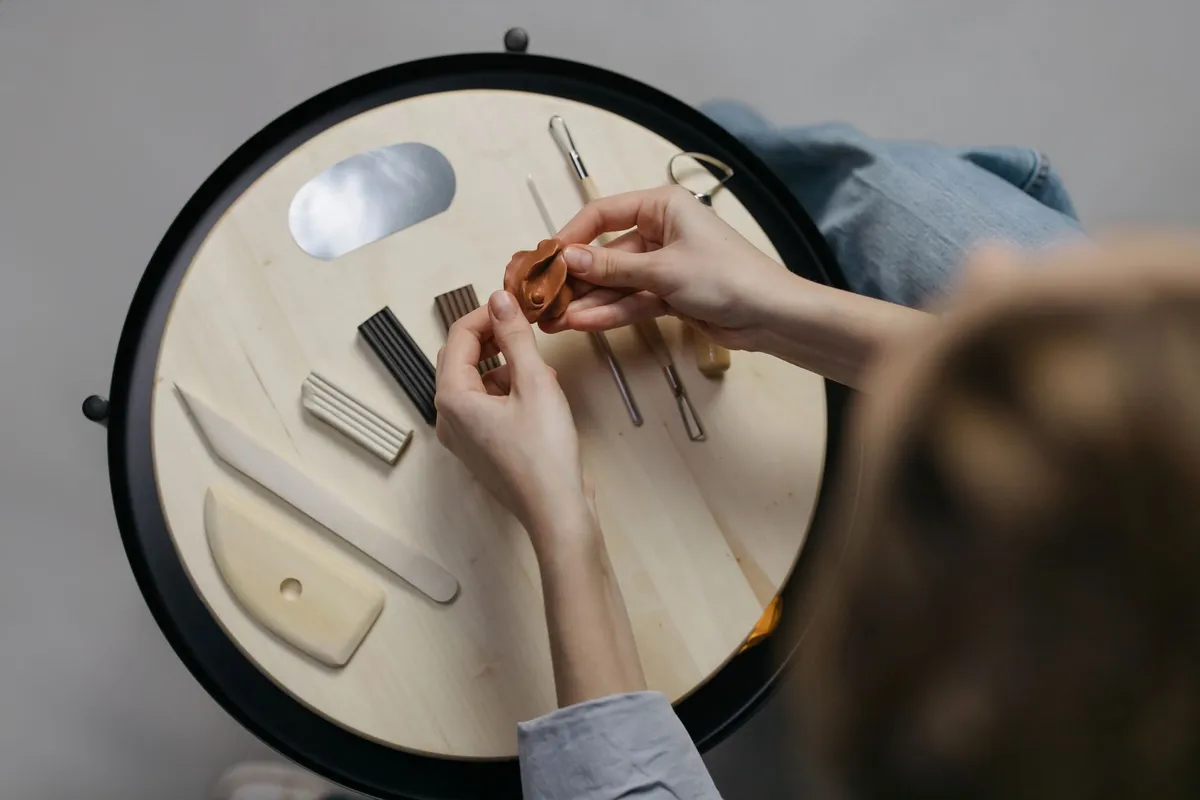 Fabriquer ses perles en pâte polymère : formes, canes et cuisson